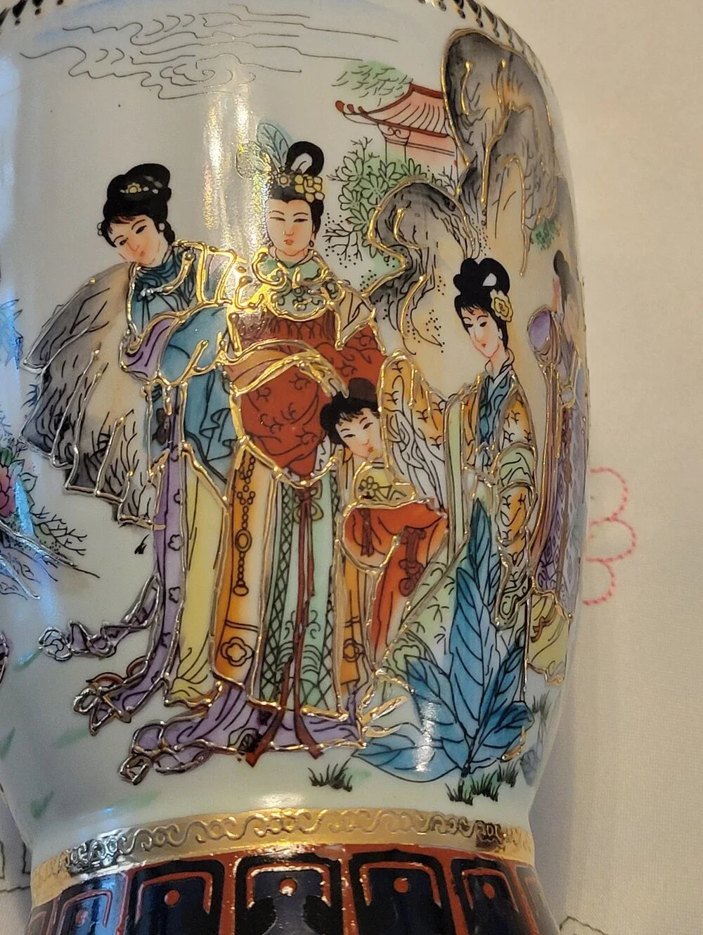 Vintage Chinese Satsuma Gilded Moriage Geisha Mantel Vase 10.1/2